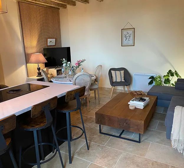 gite avec salle à manger et salle television